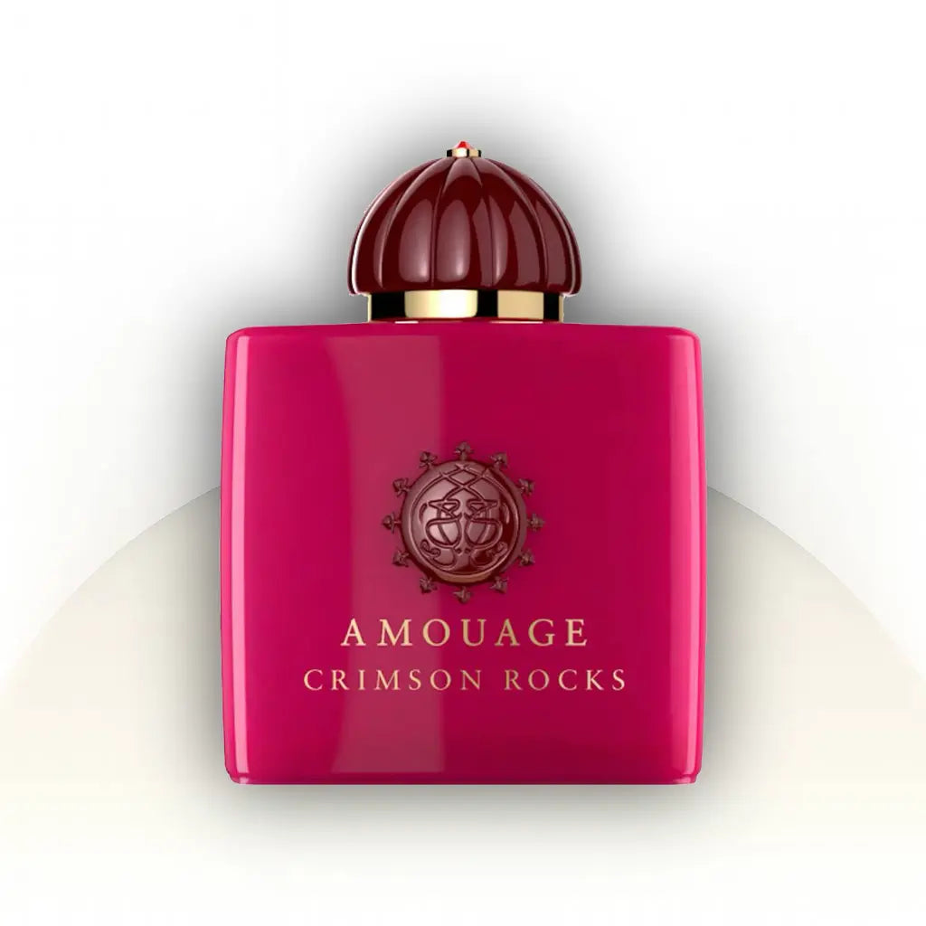 Crimson Rocks Amouage בושם נישה יוניסקס 100 מ״ל EDP + דיקנט 10 מ״ל | קינמון, פלפל ורוד, ורד, דבש, אלון וארז אטלס