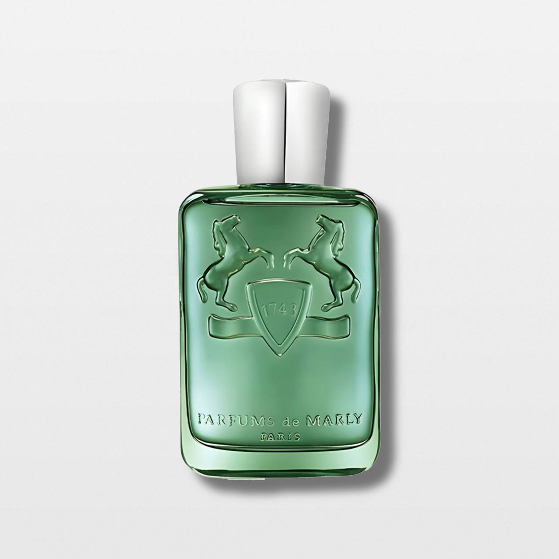 בושם Greenley (גרינלי) מבית Parfums de Marly יוניסקס. מבט חזיתי על בקבוק היוקרה הירוק והמרענן שמבטיח שובל ריח ייחודי.