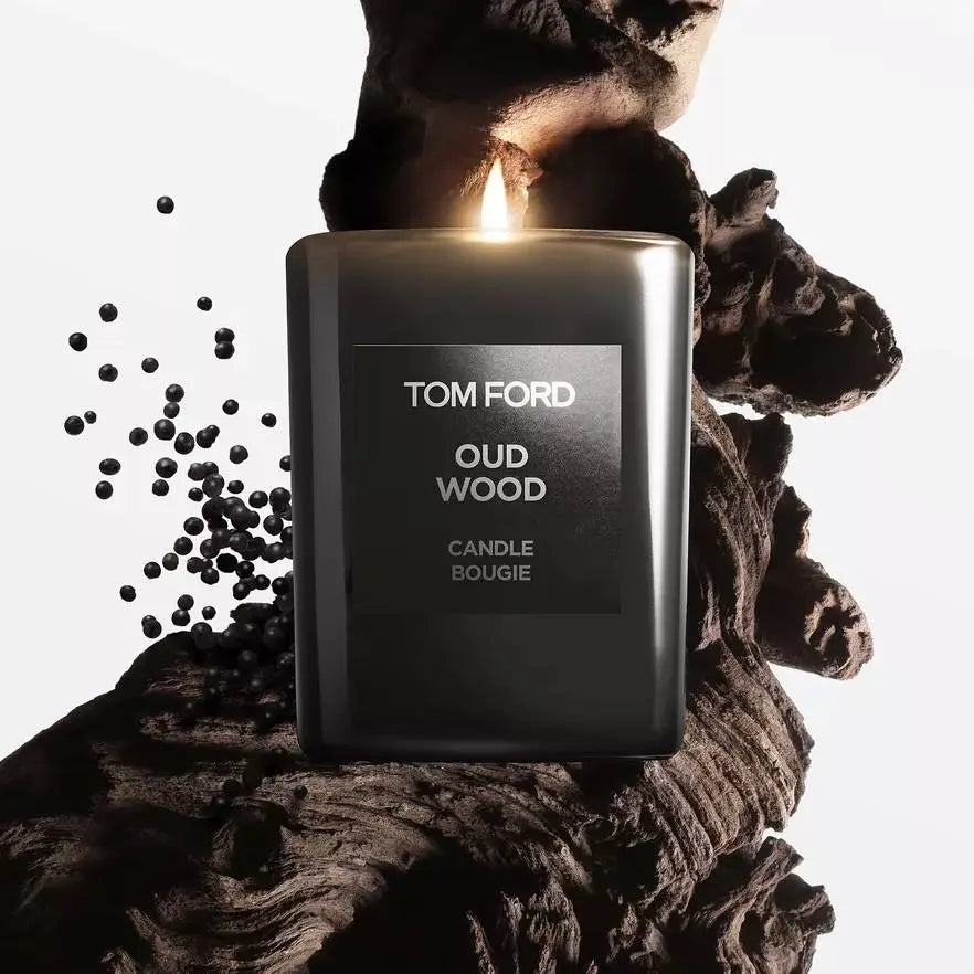 נר ריחני Oud Wood Tom Ford – צילום חזית