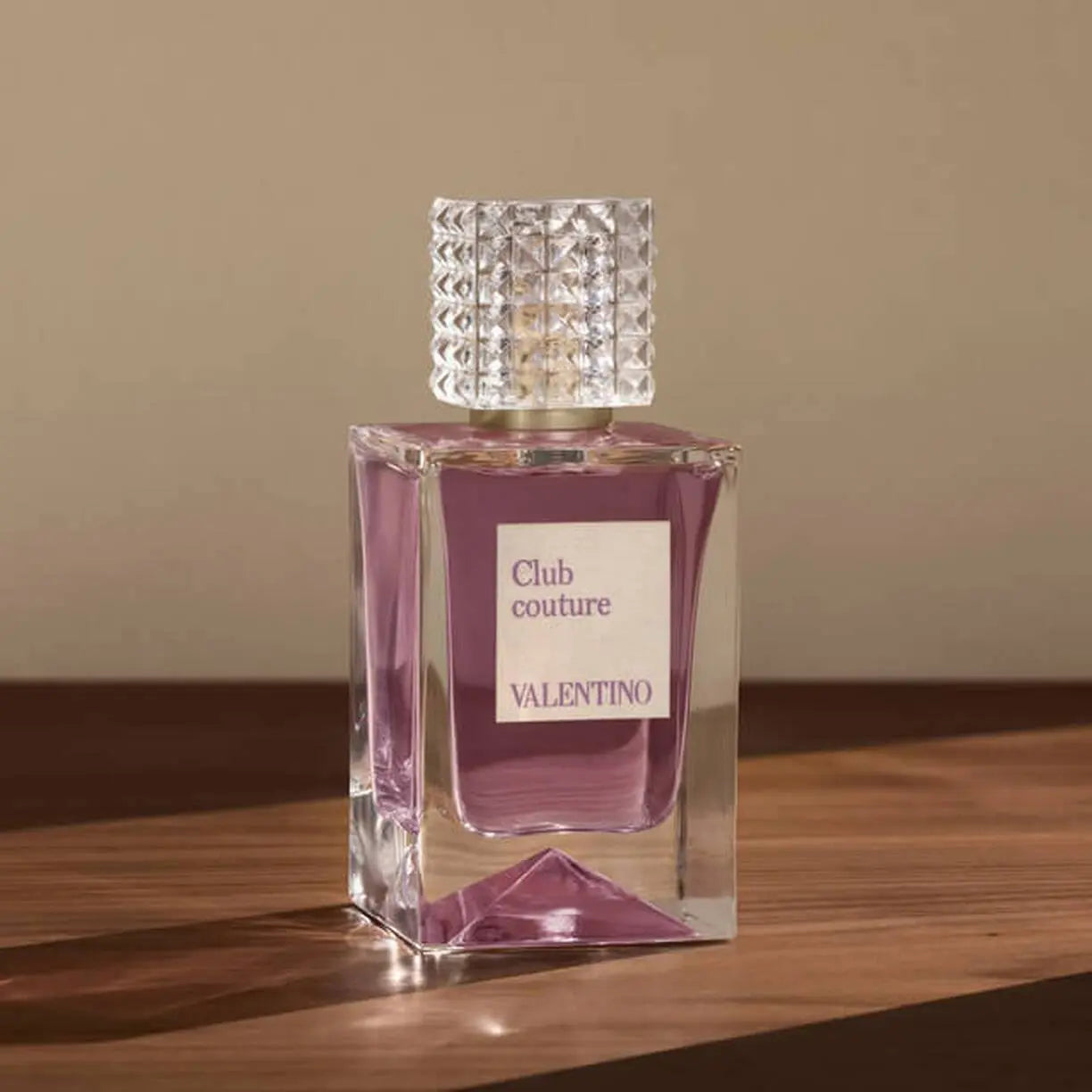 בקבוק Club Couture Valentino Parfum 100ml יוניסקס – זווית אלגנטית