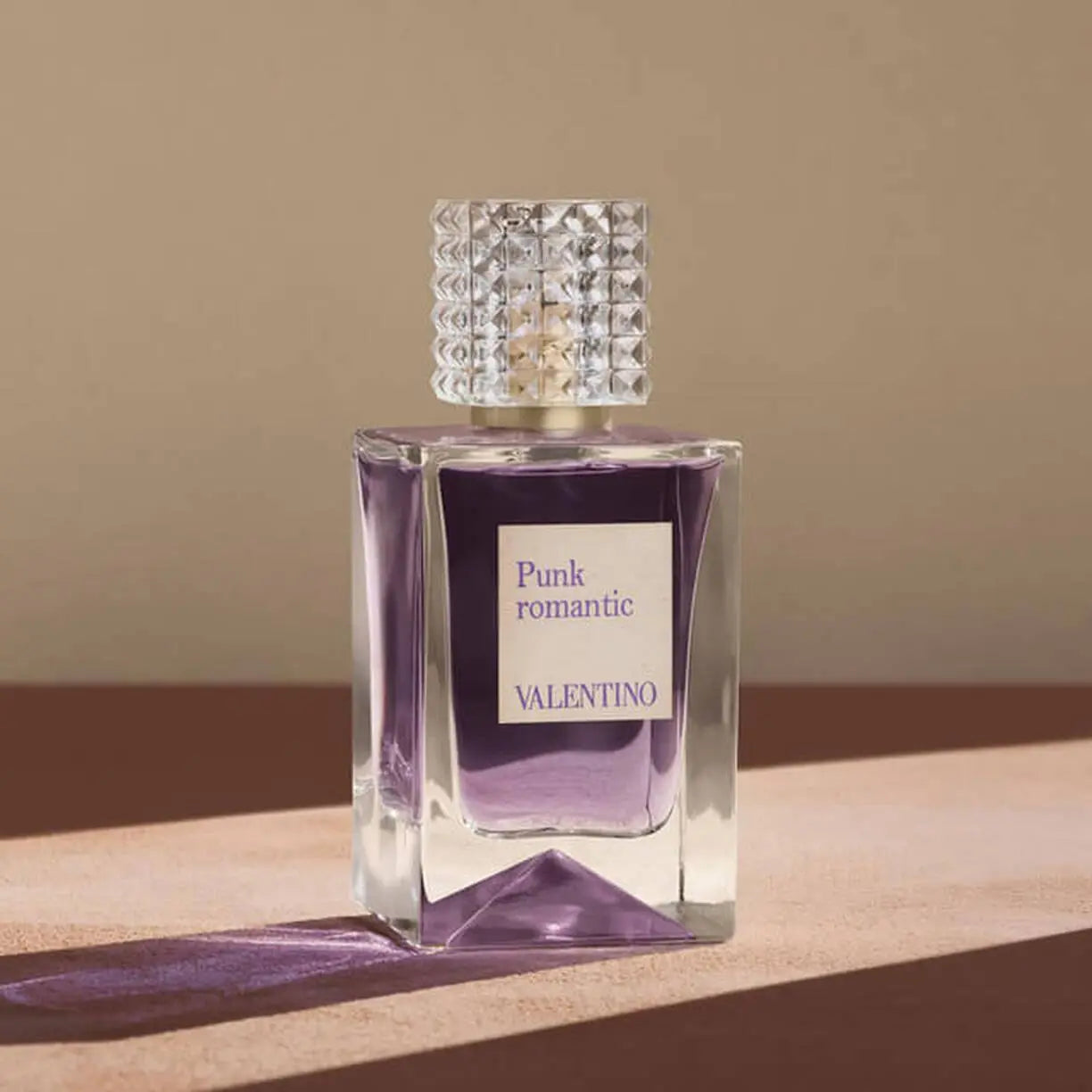 בקבוק Punk Romantic Valentino Parfum 100ml יוניסקס – זווית אלגנטית